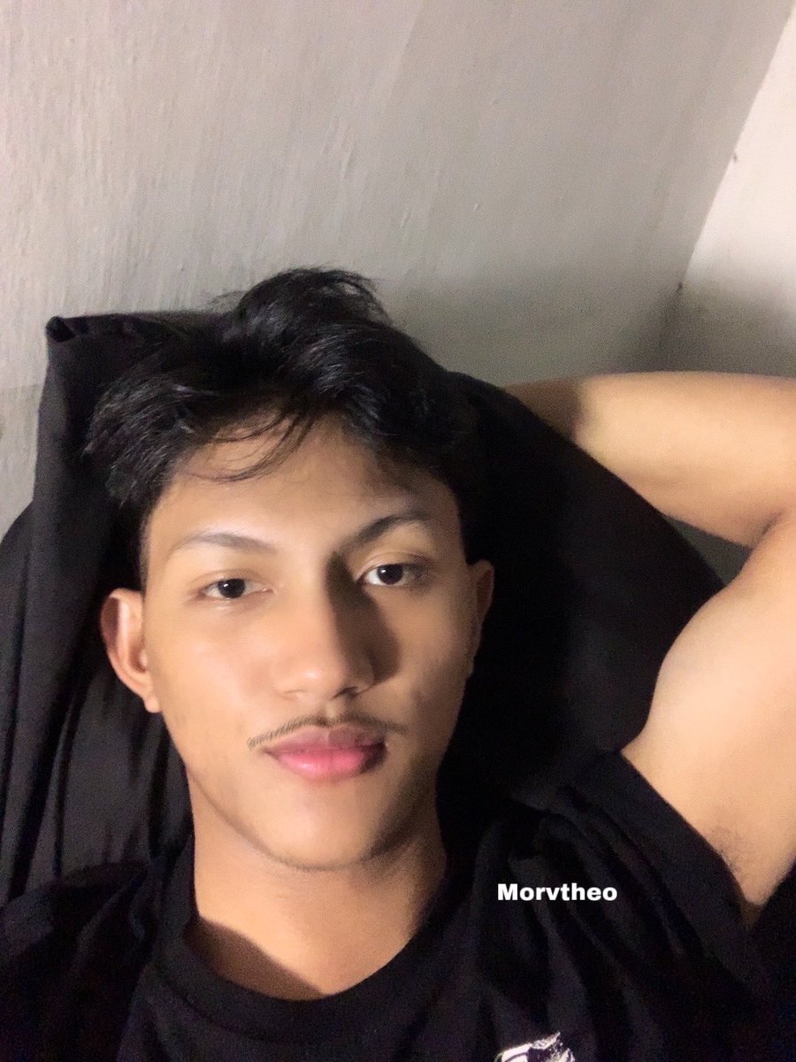 Morvtheo's tweet image. Sini bee buka sama sosis daging bareng aku..