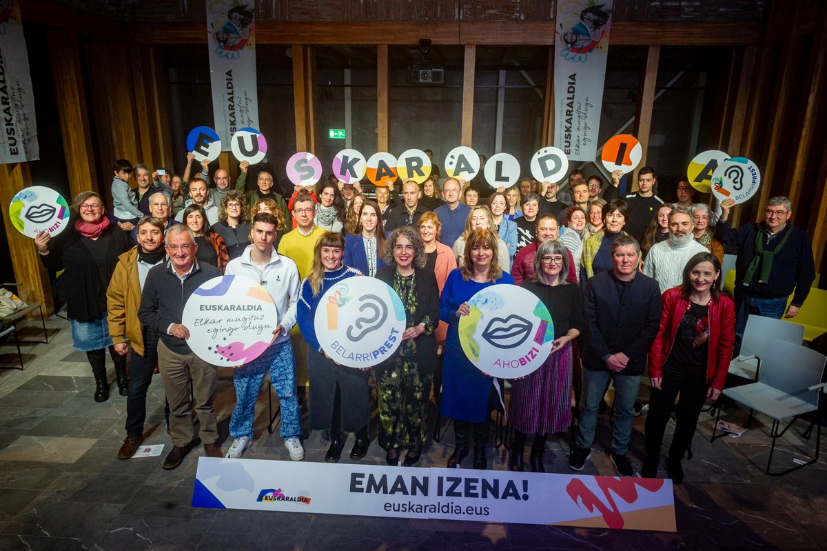 🎉NORBANAKOEN IZEN-EMATEA IREKITA!

Gasteizko Izaskun Arrue kulturgunean izan gara izen-emateei hasiera emateko. 

👂👄Belarriprest eta ahobizi, zuen txanda da! Aukeratu rola eta eman izena euskaraldia.eus -en!

Gehiago jakiteko 👇euskaraldia.eus/gaurtik-aurrer…