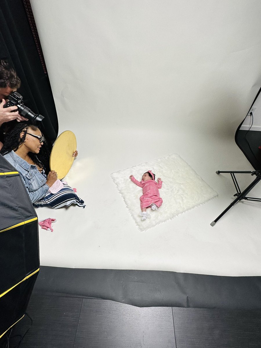 ReinaMorenaDel's tweet image. Duchess Ella Grace — my little queen she’s so photogenic 🥰😘❤️
(1st photoshoot  vs. 6th photoshoot)
#babymodel
#littlequeen
#laFamilia
#spoiledprincess 
#beautifulgirl