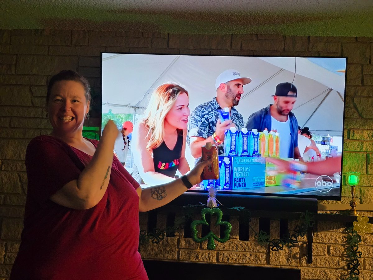 RondaTraut's tweet photo. @BeatboxBevs #Beatboxfam 
So amazing to see this and the surprise 😍😍 https://t.co/D5U3iNZ2jg