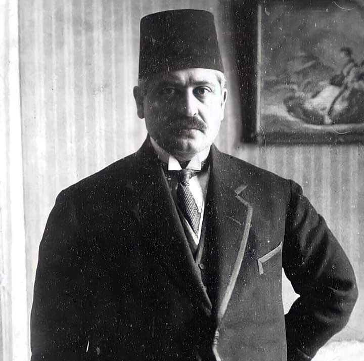 "Vatan, benim ölümümle bir şey kaybedecek değildir. 
Bir Talât gider, bin Talât yetişir!"

15 Mart 1921’de Ermeni teröristlerce şehit edilen Talât Paşa'yı rahmet ve minnetle anıyorum.🇹🇷

 #TalatPaşa