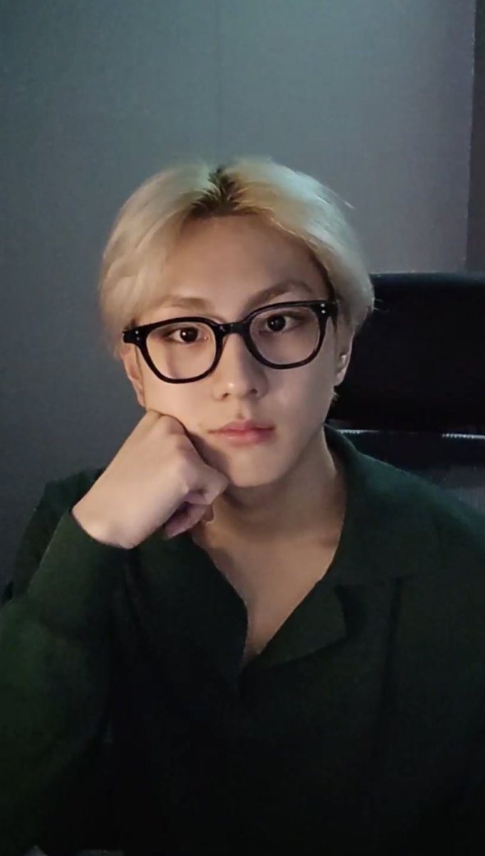 gyupidawn's tweet image. jungwon plz 🧎‍♀️