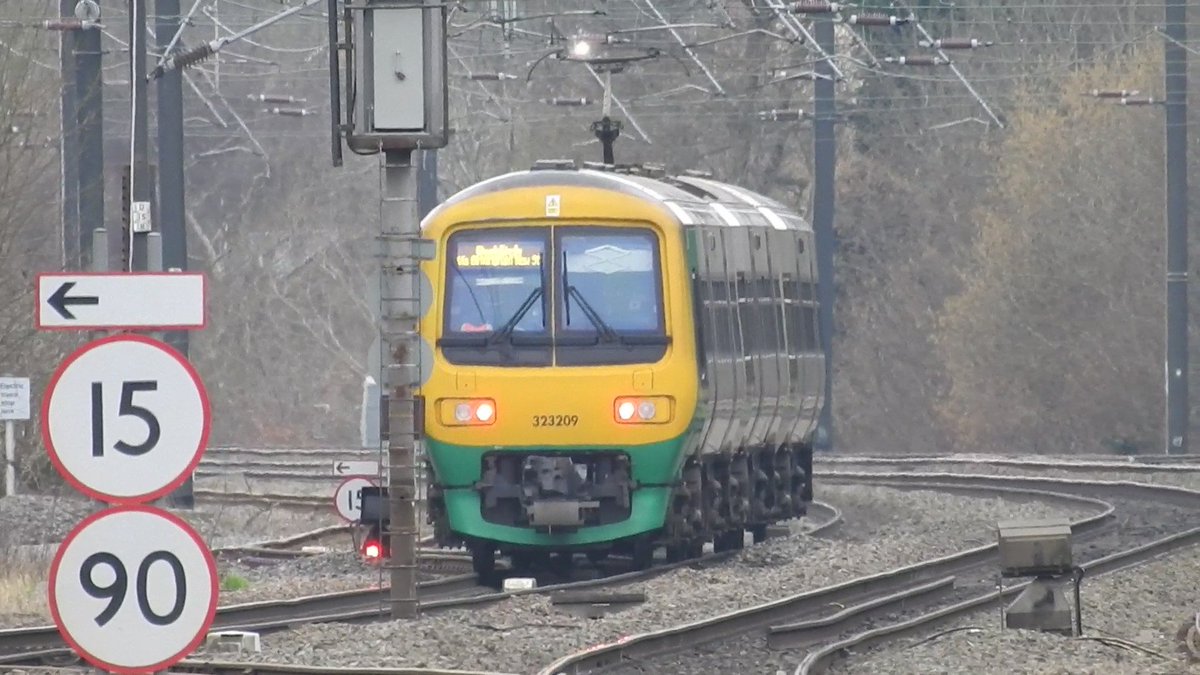 DanSpotter86's tweet image. When the Cross City Line Was Cool with these Class 323 EMU units long before Class 730s took over heres Class 323209 working up a service from Litchfield to Redditch on 21/02/2018 this was Kings Norton. #Class323 #Wmt #Kingsnorton #crosscityline