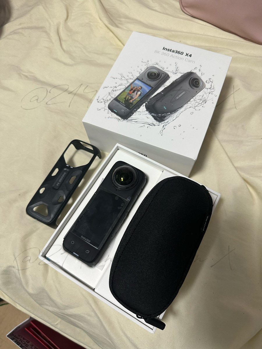 214vlntncart's tweet image. wts lfb ph only!

📹 insta360 x4
– please read the last photo for conditions!
– with box and complete inclusions (lens guard, lens wiper, and soft case)

Price: ₱24,000 (slightly negotiable)

t. insta360 x4 camera ph
