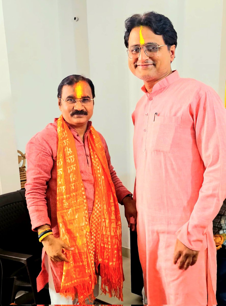 pvardhan14's tweet photo. होली महापर्व पर आपने क्षेत्रीय अध्यक्ष  भारतीय जनता पार्टी - काशी क्षेत्र आदरणीय Dileep Patel जी को शुभकामनायें प्रेषित की...... https://t.co/v5ERV2Av9t