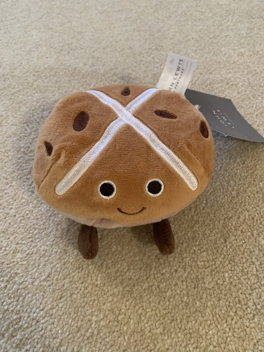 DBRacingUK's tweet photo. A #GIVEAWAY for #ReinosoFamily  followers. 💜😻 A hot cross bun and a net of Fortnum and Mason chocolate coins. #CaturdayEve Comment on this post to be included in the draw. Ends Sunday 8pm GMT 💜😻 https://t.co/Q0YtfgLZNB