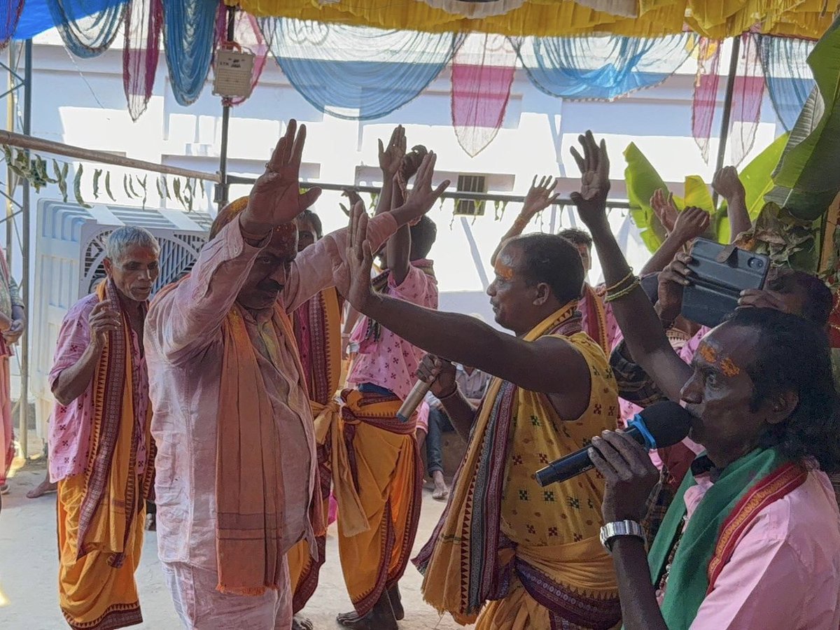 ashwiniksarangi's tweet photo. ବରଗଡ଼ ବିଧାନସଭା ନିର୍ବାଚନ ମଣ୍ଡଳୀ ଅନ୍ତର୍ଗତ ତୁରୁଙ୍ଗା ଗ୍ରାମରେ ହେଉଥିବା ୨୪ ପ୍ରହରୀ ନାମଯଜ୍ଞର ଅନ୍ତିମ ଦିବସରେ ଯୋଗଦେବାର ସୌଭାଗ୍ୟ ଅର୍ଜନ କଲି।

#Holi #Holi2025 #Namajagyan #Turunga #BargarhConstituency #Bargarh #Odisha https://t.co/VKH2mMSun8