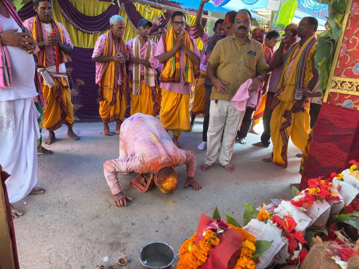 ashwiniksarangi's tweet photo. ବରଗଡ଼ ବିଧାନସଭା ନିର୍ବାଚନ ମଣ୍ଡଳୀ ଅନ୍ତର୍ଗତ ତୁରୁଙ୍ଗା ଗ୍ରାମରେ ହେଉଥିବା ୨୪ ପ୍ରହରୀ ନାମଯଜ୍ଞର ଅନ୍ତିମ ଦିବସରେ ଯୋଗଦେବାର ସୌଭାଗ୍ୟ ଅର୍ଜନ କଲି।

#Holi #Holi2025 #Namajagyan #Turunga #BargarhConstituency #Bargarh #Odisha https://t.co/VKH2mMSun8