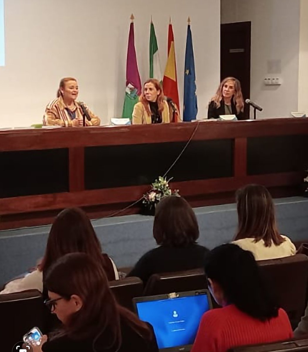 ordenacioneduhu's tweet photo. ➡️ Nuestra Jefa de Servicio de @ordenacioneduhu, @luisamartinezd1, asiste junto a miembros del #ETPOEPHuelva, a la reunión de trabajo convocada en #Málaga por la 𝐃.𝐆. 𝐝𝐞 𝐏𝐚𝐫𝐭𝐢𝐜𝐢𝐩𝐚𝐜𝐢𝐨́𝐧 𝐞 𝐈𝐧𝐜𝐥𝐮𝐬𝐢𝐨́𝐧 𝐄𝐝𝐮𝐜𝐚𝐭𝐢𝐯𝐚 @DGPeIE
@EducaAnd https://t.co/NzEPnBlSVL