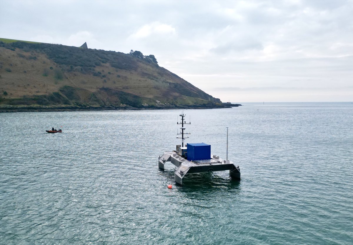 USV PIONEER out on test, trials and evaluation in a very calm Jennicliff Bay last week. 

#oceantech #cleantech #defencetech