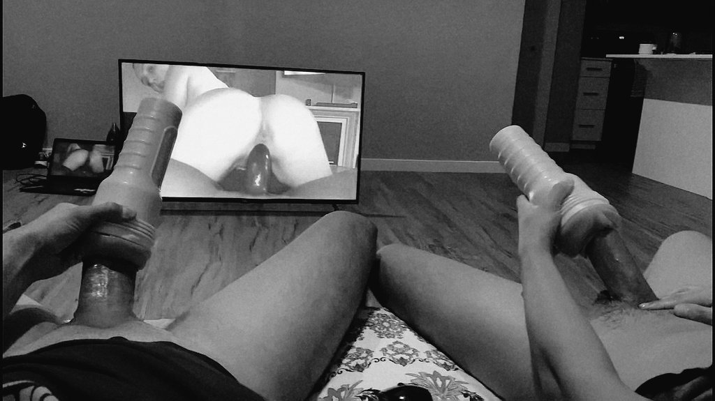 Sarap talaga kapag kasabay mo magjakol 'yung solid mong tropa tapos palitan pa kayo ng fleshlight pagkatapos labasan ng tamod. Tagal namin walang bonding ni <a href="/insatiablebros/">Jax.</a> kaya bumawi ngayon. Tangina  paunahan daw mapuno, ang matalo iinumin yung tamod sa fleshlight. Gago noh?