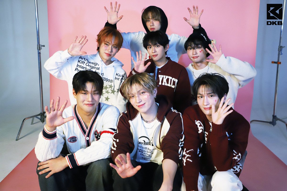 DKB_BRAVE's tweet photo. 💖ʜᴀᴘᴘʏ ᴅᴋʙ ᴅᴀʏ💖 - 다크비 5주년 MD 촬영 현장 비하인드💗

https://t.co/jMGHfyWutJ

#다크비 #DKB #다크비 #DKB #DKB_5th_Anniversary
#HAPPY_DKB_DAY #네이버블로그 #Naverblog https://t.co/SuQ3Xt28lQ
