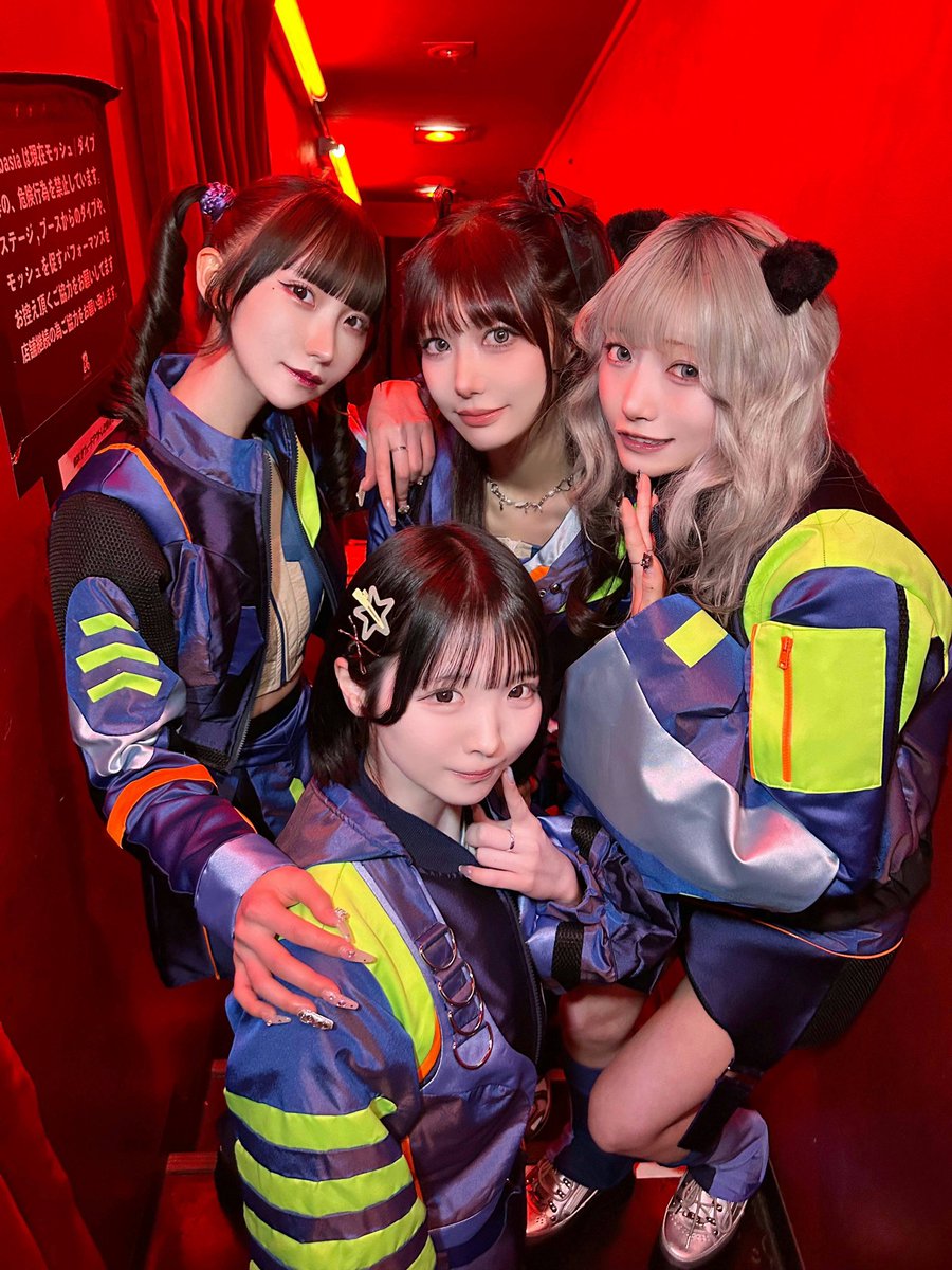 YOLOZ_info's tweet photo. 1st anniversary tour
「DAYS in VORTEX "TOKYO"」ありがとうございました‼️

⚡️new costume(@kinokopink) https://t.co/C8NKmaVdNW