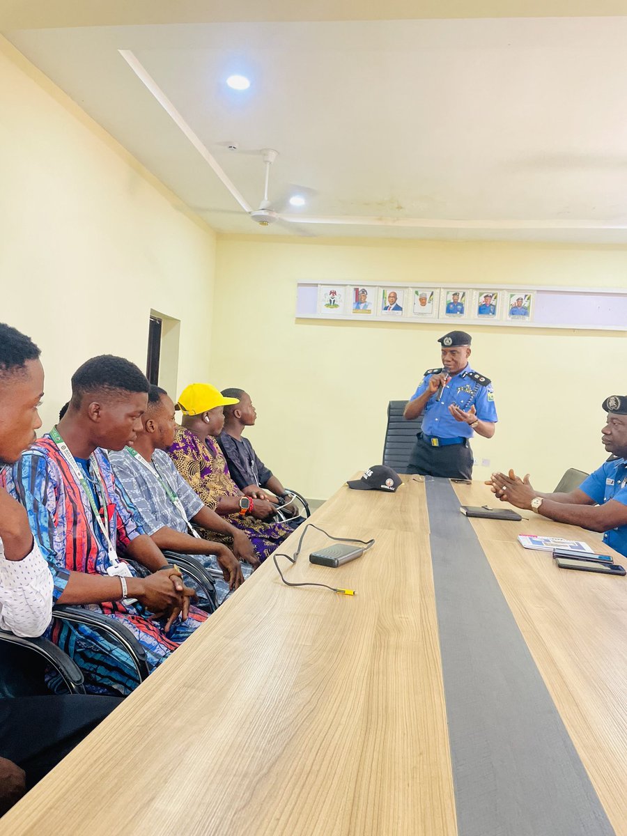 ManLikeSaro's tweet photo. To further ensure your safety on &amp; off Campus, the leadership of the Union paid courtesy visit to the Office of the Ogun State Commissioner Of Police.

Most of the situation faced by our students were discussed &amp; we were assured of cooperation from the HQ.

3/4 || #OOUTWITTER https://t.co/nxzFaePc45