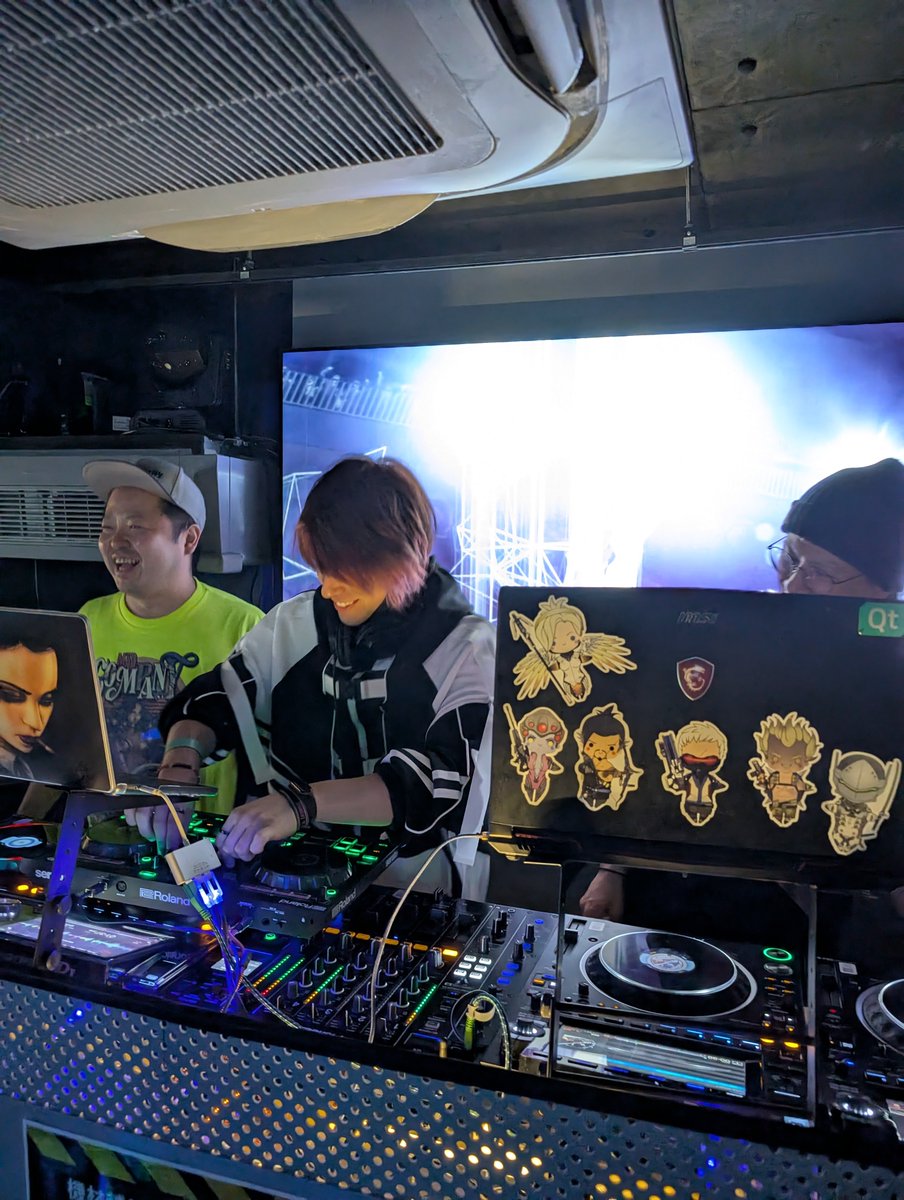 the_Meji's tweet photo. クロウくんDJデビュー！頑張れ〜！
@clowcos
#AniHalf #アニハーフ https://t.co/4c2zLJSRBR