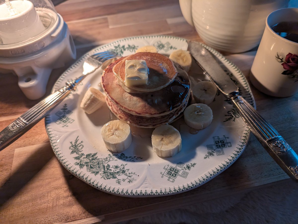 久しぶりにパンケーキ焼いた
やぶきたの和紅茶おいし

今度からちゃんと計量しようと思いますまる

#朝ごはんチャレンジ 
#朝茶
