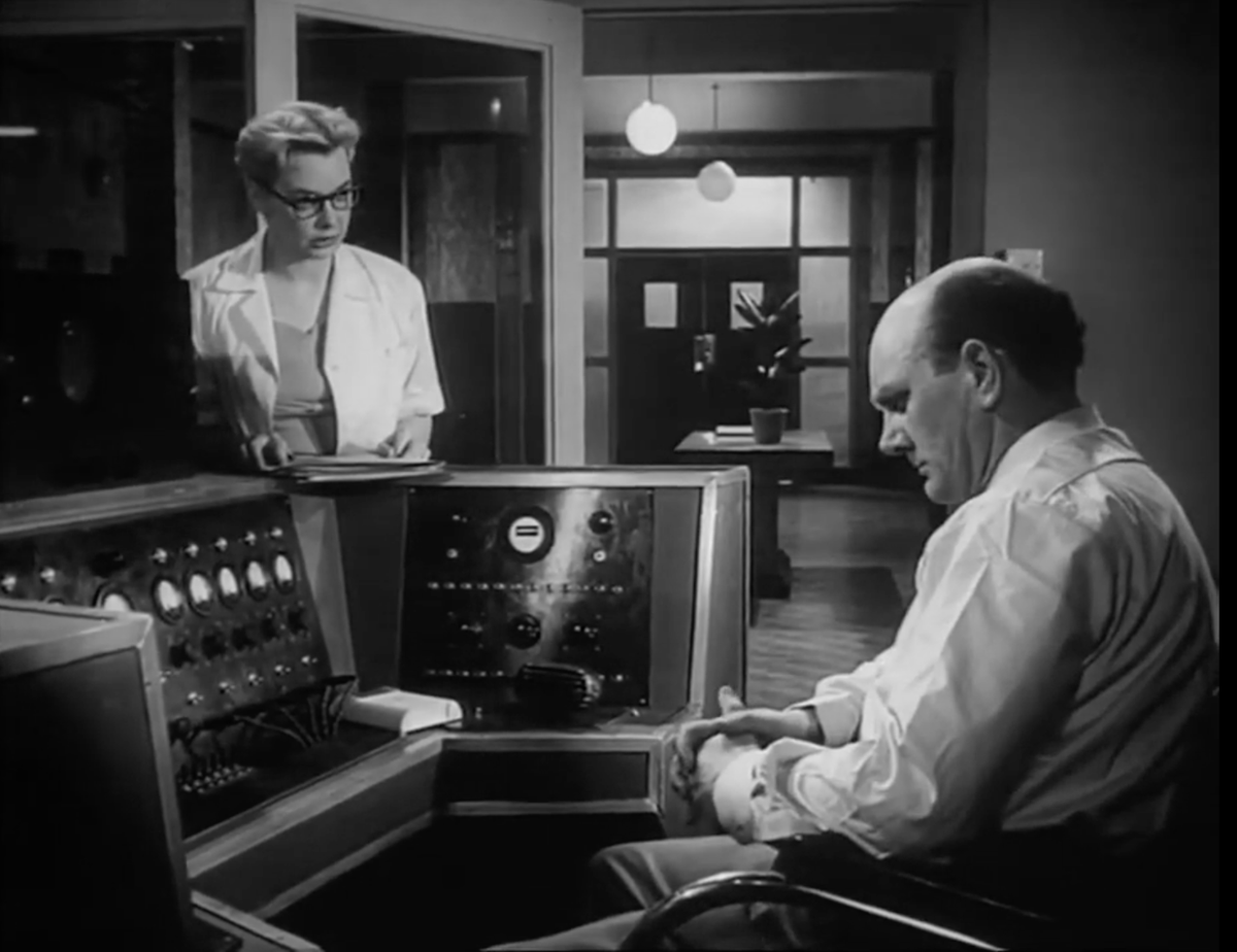 AngusKohm's tweet photo. #FridayNightAtTheHomeDriveIn
The Electronic Monster (1958) by #MontgomeryTully
w/ #RodCameron #MaryMurphy
An insurance investigator finds there's more to electronic dream therapy than meets the eye.
"BEAUTY HELPLESS IN MONSTROUS MACHINE!"
#Horror #SciFi
#NotQuiteClassicCinema https://t.co/Y4a58TMx5M