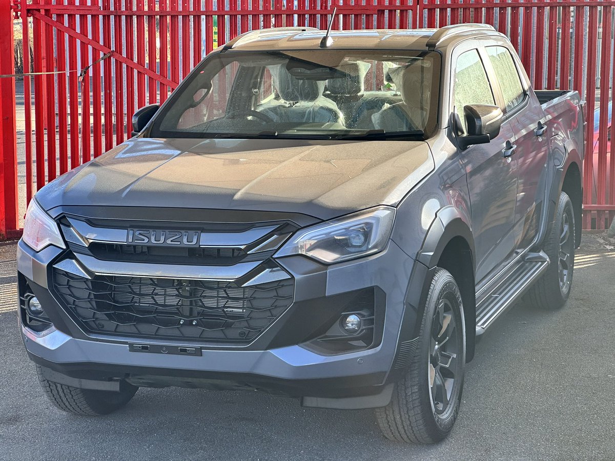 What a belter of a day to be working on a Saturday! Mum keeps telling me it is Fools Spring but I am definitely feeling energised with the lighter mornings and evenings. 

After all the bad weather we decided to put our flags back up so no doubt it will be stormy tomorrow 🤦🏻‍♂️😁