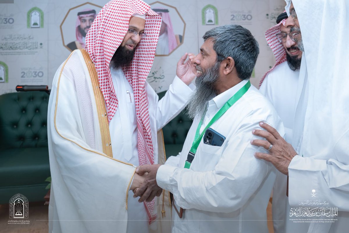 Wisdom_Org's tweet photo. توجه أمين عام جميعة الحكمة الإسلامية بالهند فضيلة الأستاذ: عبد الناصر بالوشيري إلى مكة المكرمة لأداء مناسك العمرة ضمن ضيوف خادم الحرمين الشريفين للعمرة والزيارة، سائلين الله تعالى أن يجزي خادم الحرمين الشريفين وولي عهده خير الجزاء.. https://t.co/pfMbaZK3jK
