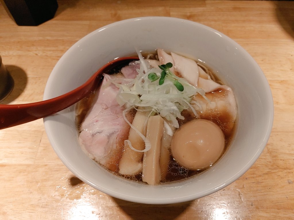 中華そば みやざき@向ヶ丘遊園
『特製中華そば』

久しぶりの定例訪問❗麺もスープもチャーシュー私好み😍特に黄身トロの味玉が堪りません😆でも店長さんは４月から新しいお店を始めるため、味が変わるのが心配😓大変美味しくいただけました‼️ご馳走様でした😋