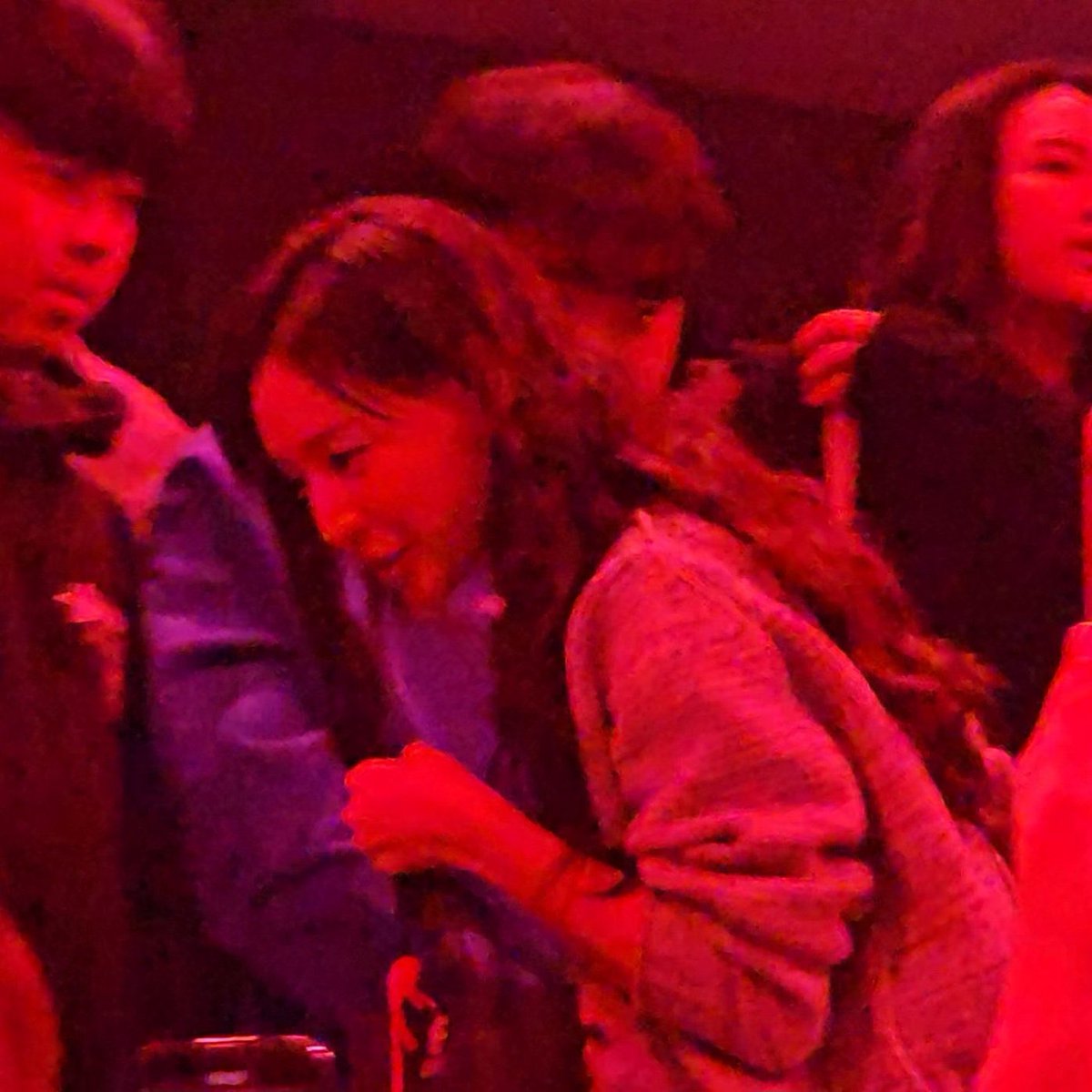 kjwonini's tweet photo. jiwon at jennie’s the ruby experience. i need that picture my best girls https://t.co/zKvS8bIyiM