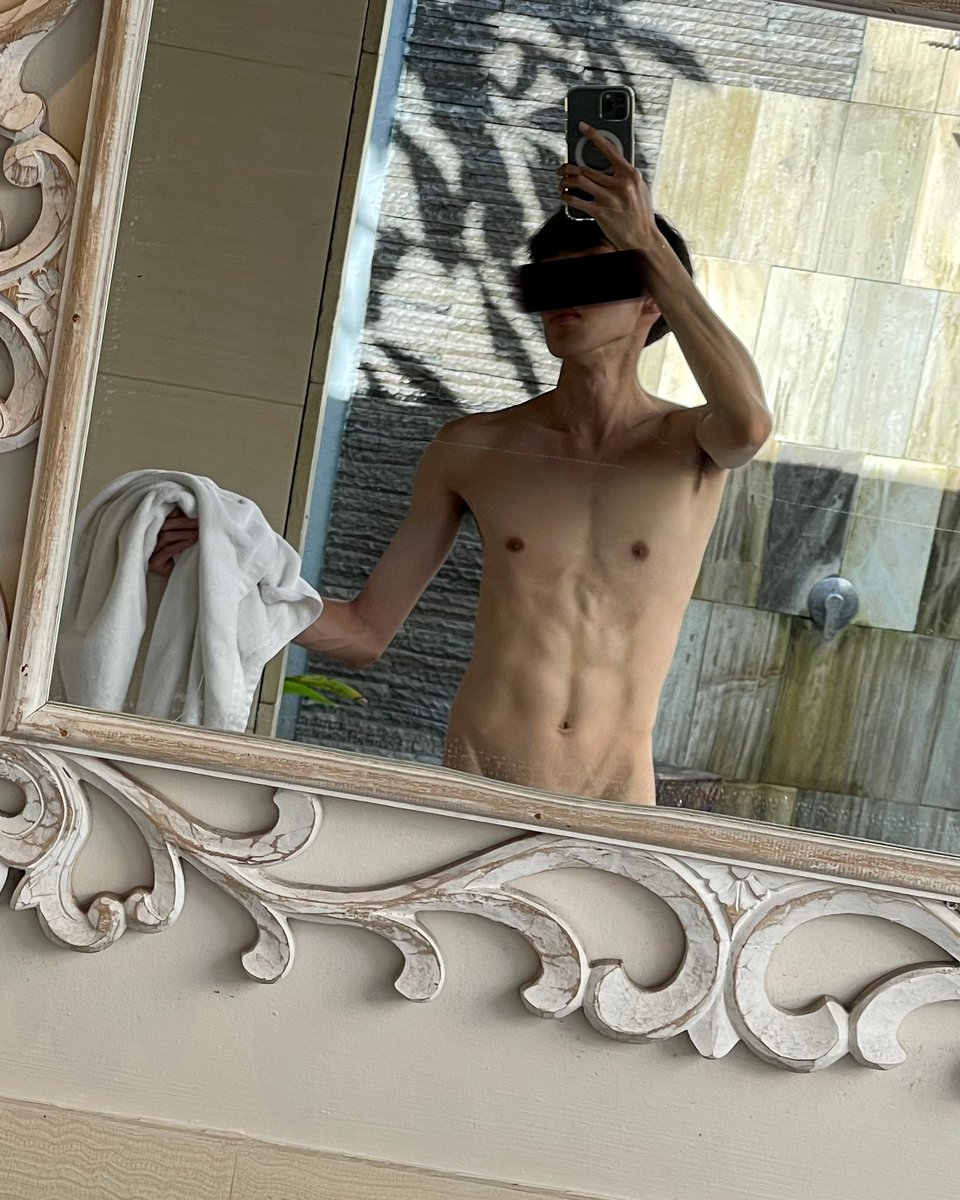 太久不见  ，这样才会有新鲜感

#腹肌控 #厕所拍