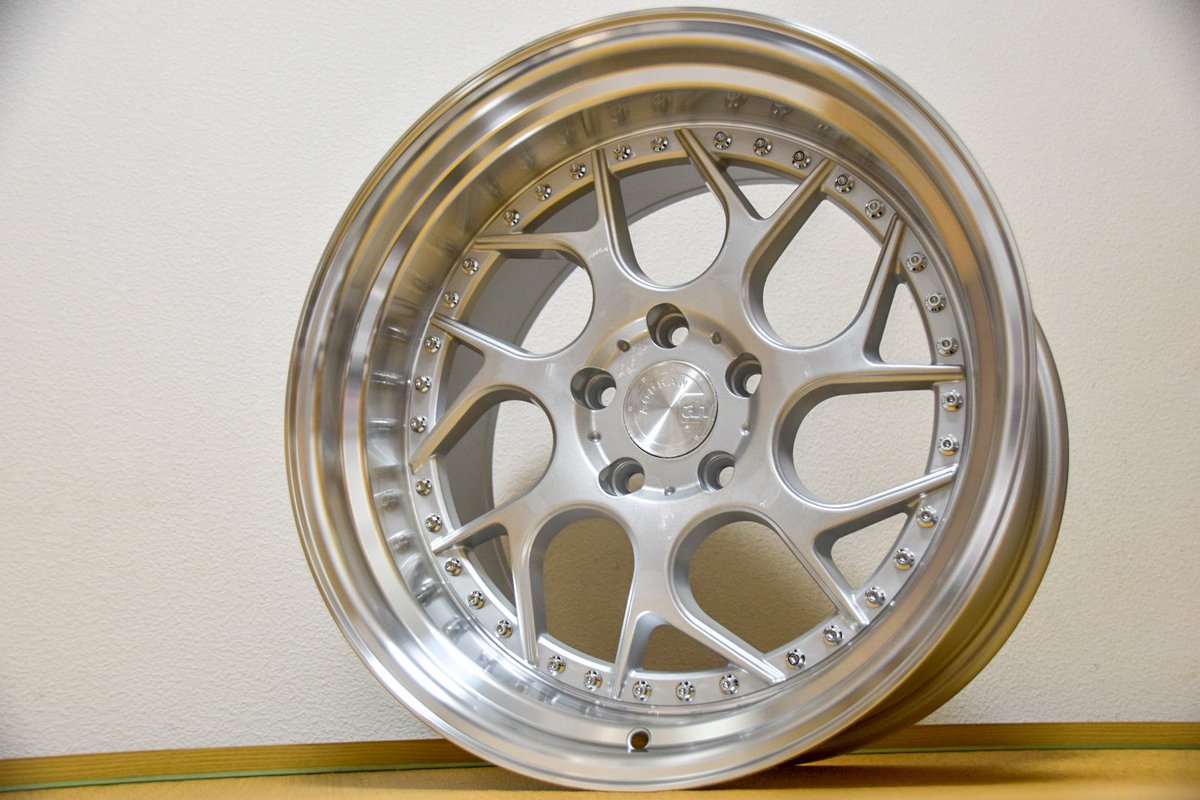 grf_1010's tweet image. ⭐︎ 𝓷𝓮𝔀 𝓼𝓽𝔂𝓵𝓮⭐︎
wheel:aodhan ds01 10.5j+22
※フロントワイトレ15mm

tire:kenda kr20 225/40/18

キャンバー:フロント 6°、リア 6°半

めちゃくちゃ良い！
けど、まだまだやる事あるので今後やっていきます🔥

@parale_2428 さん
対応して頂きありがとうございました！…