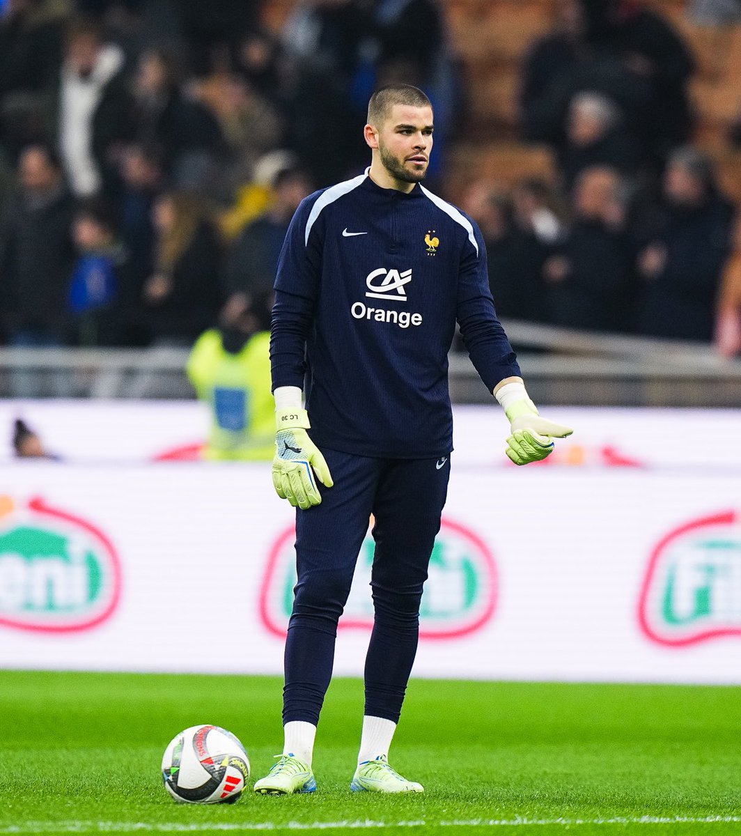 _BeFootball's tweet photo. Lucas Chevalier peut-il sauter Mike Maignan pour vous ? 🇫🇷🤨

𝗟𝗲 𝗟𝗶𝗹𝗹𝗼𝗶𝘀 𝗲𝘀𝘁 𝘀𝘂̂𝗿𝗲𝗺𝗲𝗻𝘁 𝗹𝗲 𝗺𝗲𝗶𝗹𝗹𝗲𝘂𝗿 𝗴𝗮𝗿𝗱𝗶𝗲𝗻 𝗳𝗿𝗮𝗻𝗰̧𝗮𝗶𝘀 𝗰𝗲𝘁𝘁𝗲 𝘀𝗮𝗶𝘀𝗼𝗻. https://t.co/HBFVBdvN6B
