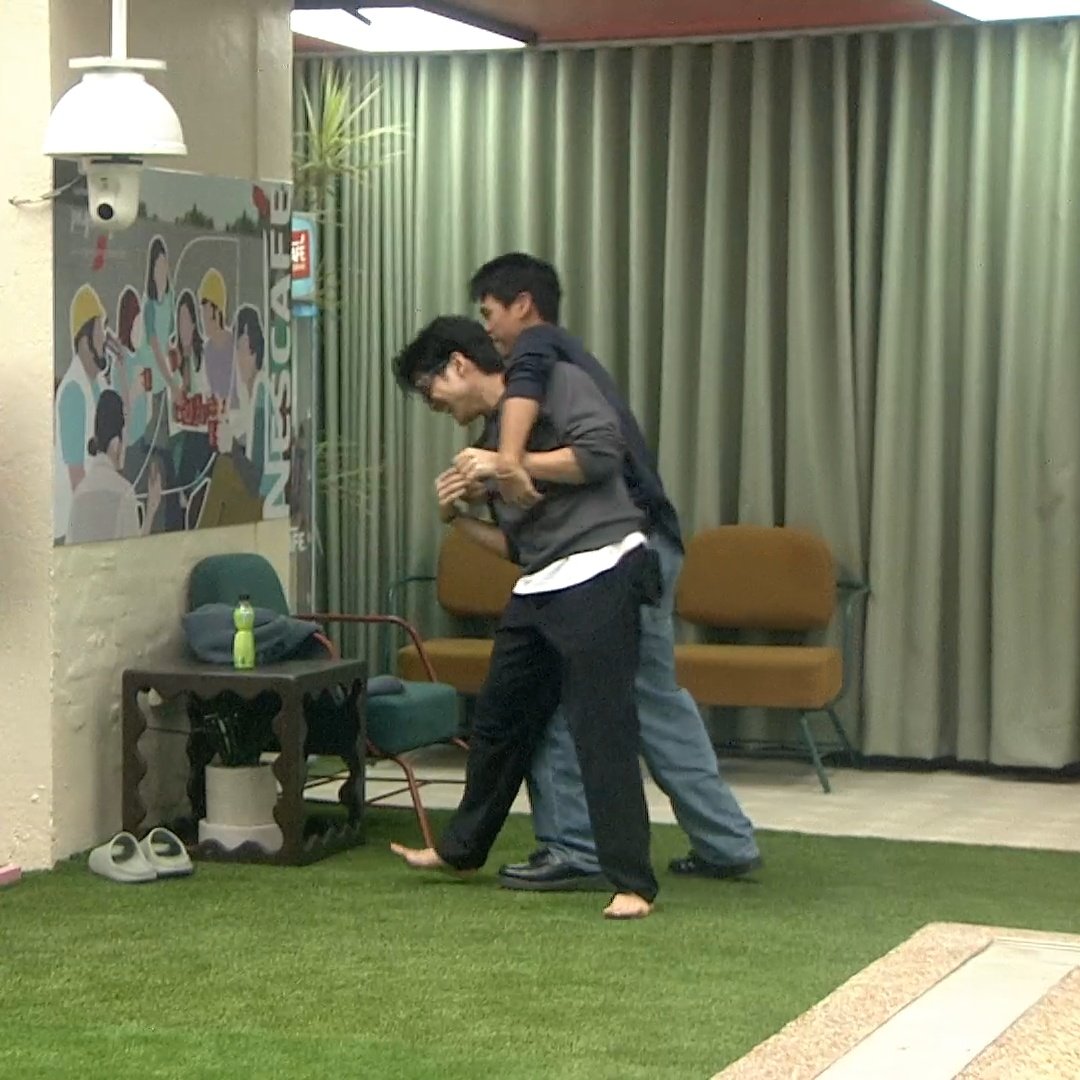 exo_neosfiles's tweet photo. dustin "kinilig after his pair dance with ivana" yu, cutieee

#pbblivestream #PBBCollabPartyParting 
#PBBTheBigCollab https://t.co/7JmAWjRrBI