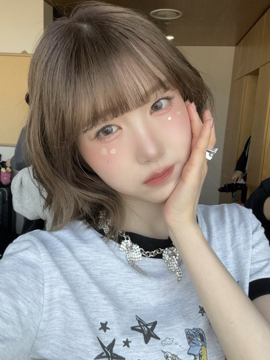 sa2m2nam3's tweet photo. #SAY_HITOMI

음중 셀카😼📸

#SAYMYNAME #세이마이네임 #SMN 
#히토미 #HITOMI https://t.co/oJHndSWn7D