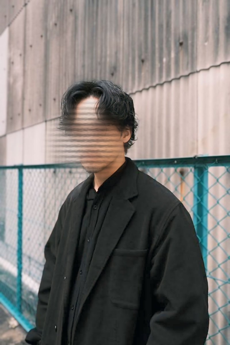 higedandy_0's tweet photo. 噂の『Google AI Studio』新機能、期待以上にすごかった件

元画像（1枚目）からアングルを変えた横画像や後画像をわずか数秒で生成できる
しかも髪型や服装まで自由に変更可能

4枚目は
『White long-sleeved shirt with the sleeves rolled up, no jacket.』
と指示を与えることで腕まくりした白シャツ姿にしたもの（指示は英語のほうがいいみたい）

コレ使えばSNSやマチアプのプロフィール写真を量産できる
こんなのが今のところ無料で使えるなんてヤバすぎる