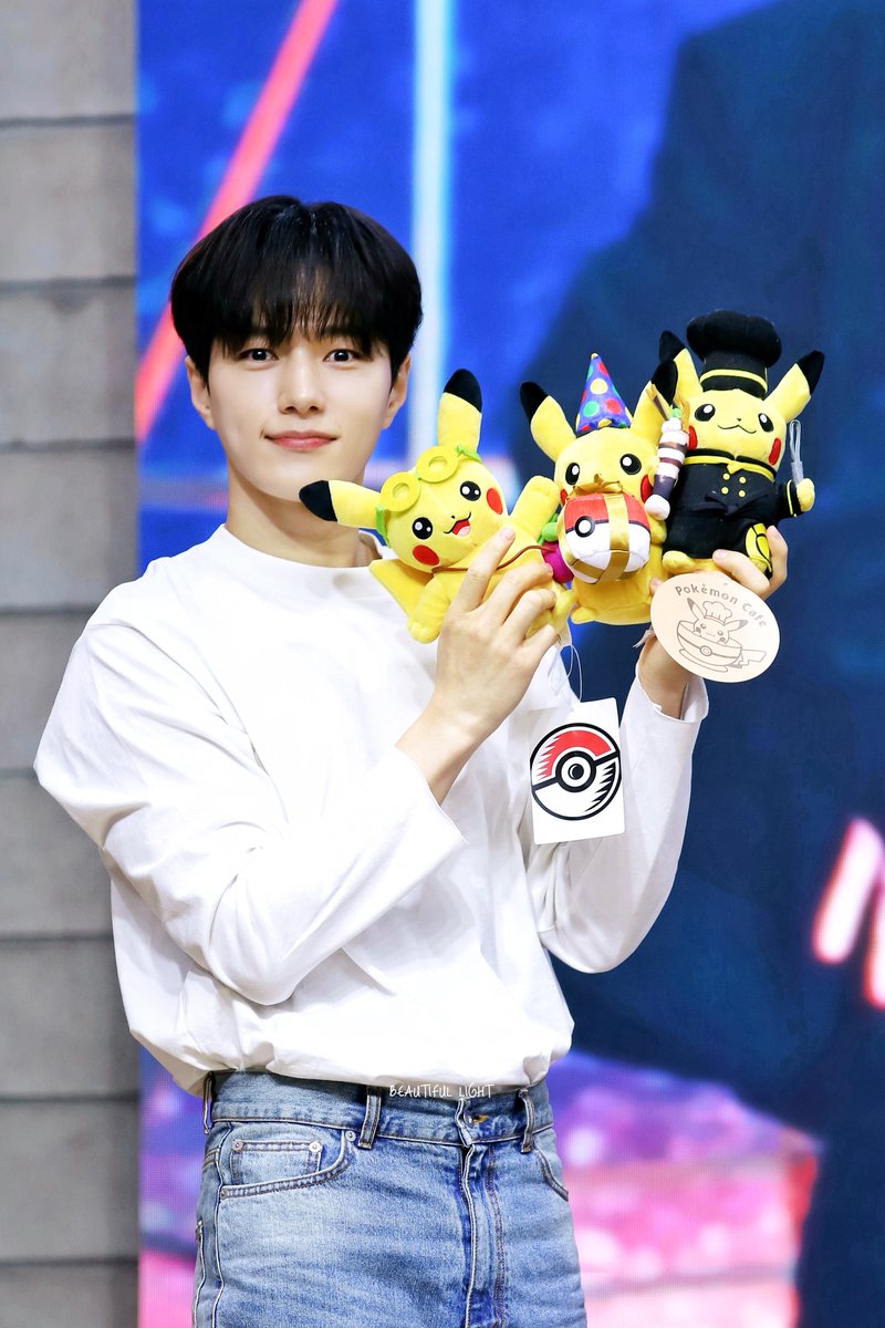 Alicia100609's tweet photo. 250315 Makestar 싸인회

누가 더 귀여워???
명수오빠 맞지🫶🏻 

#인피니트 #김명수 #엘 
#INFINITE #KimMyungSoo #L
#Dangerous https://t.co/dBL6J3PALs