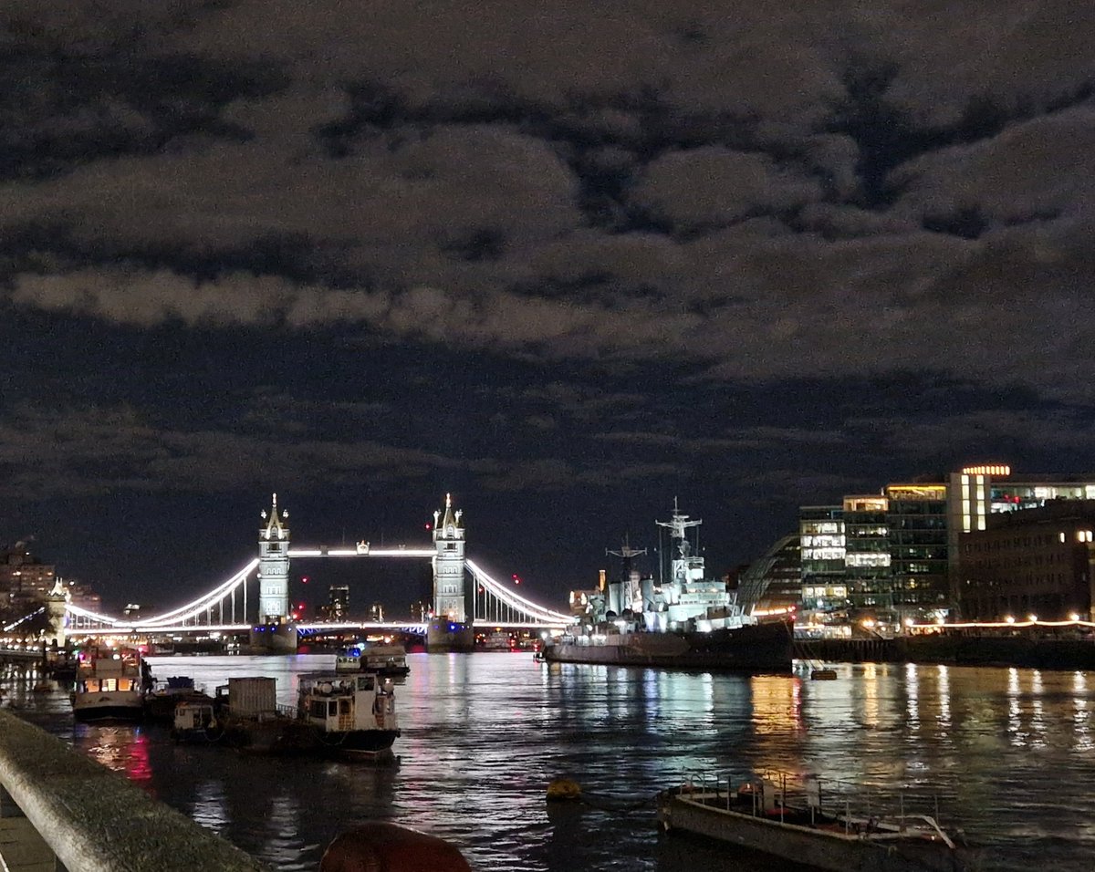 DrGaelMM's tweet photo. Full moon illuminating The Shard and Tower Bridge in London last night. https://t.co/U4almSkXX1