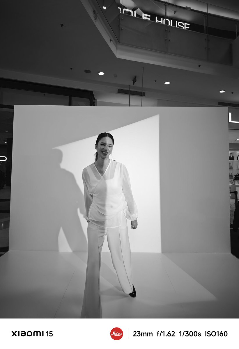 LauraBas's tweet image. Nyobain kamera Xiaomi 15 co-engineered with Leica. Sukaaa