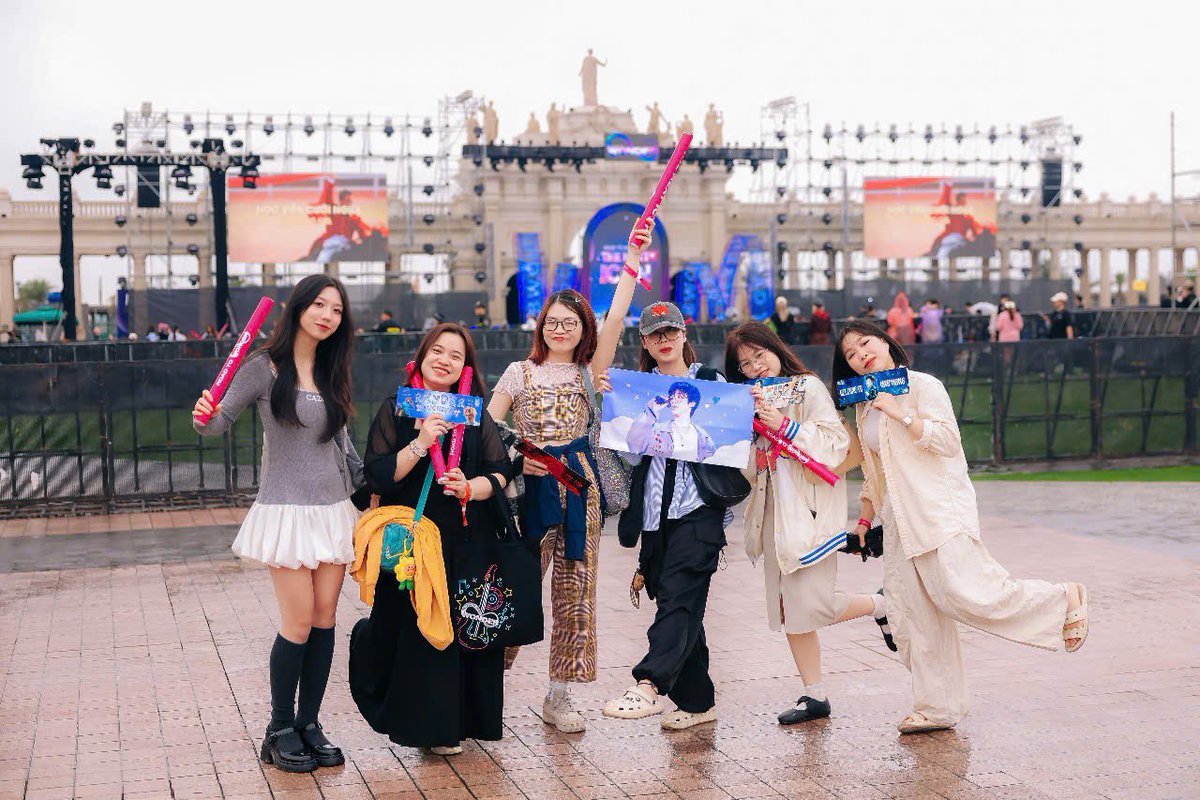 8Wonder_2024's tweet photo. Our fans are so ready for the #RoadTo8Wonder #TheNextIcon #BI #QuangHungMasterD #Rhyder #Marzuz https://t.co/PRHvsTcJK6