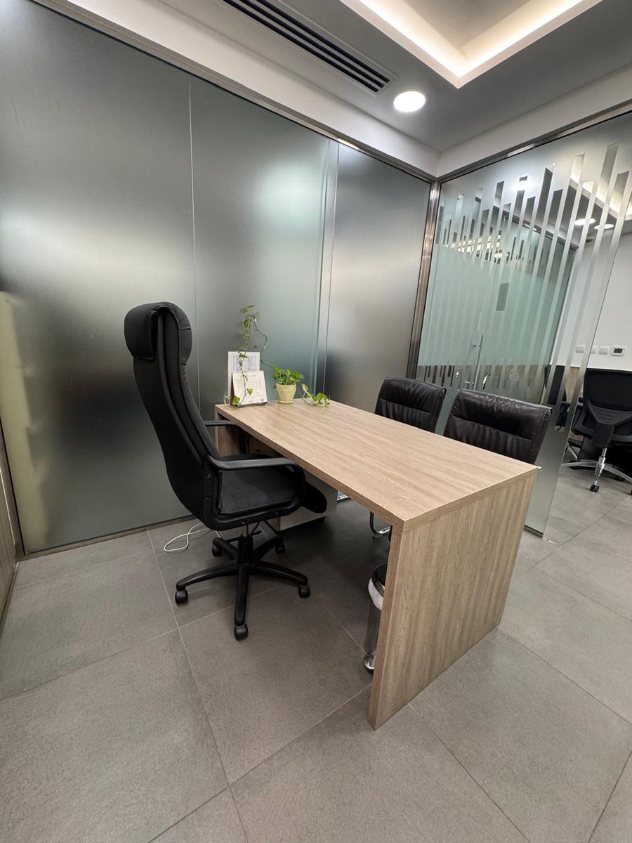 Tafweeqilahi's tweet photo. 🏢 Office for Lease – The Exchange Tower, Business Bay 🏢
✅ Size: 2,343.94 sq. ft. | Rent: AED 130K (Lowest AED 120K)
✅ Fully Furnished &amp; Ready to Move In
✅ Prime Business Location | Spacious &amp; Modern Layout
✅ 24/7 Security | High-Speed Elevators | Easy Access to Metro https://t.co/5M05DtVr3p