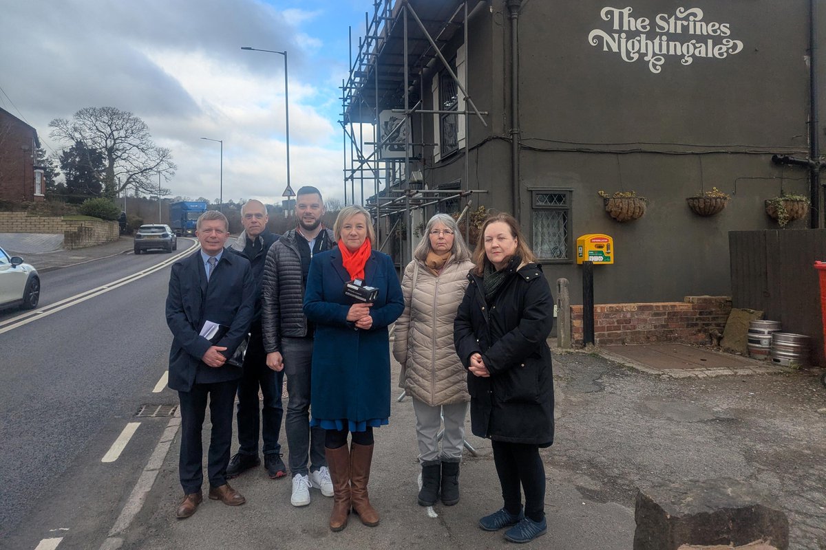 LisaSmartMP's tweet photo. I met up with highways officers and local residents on Strines Road this week, to work for progress on dealing with speeding traffic and improving road safety #LisaSmartMP #RoadSafety #Marple #Strines #Mellor #HazelGrove https://t.co/iSPO2FJaSj