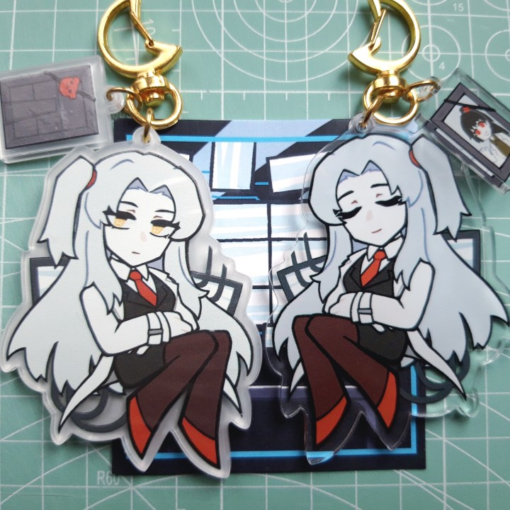 AmaliMirror's tweet photo. By the way, I continued making merch all this time! 
The problem is that I rarely go to markets..

But! Of course, this is only for Russians, but my merch can be found on the shelf and it is replenished with new items once a month or two
https://t.co/GsK4gNIwBO https://t.co/CCwLbo9hKs