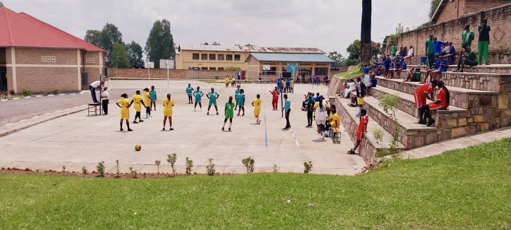 Southern Province | Rwanda (@rwandasouth) on Twitter photo Uyu munsi, Amarushanwa y’"Umurenge Kagame Cup" 2025 ku rwego rw'Intara y'Amajyepfo ararimbanyije mu mugi wa <a href="/NyanzaDistrict/">Nyanza District</a> muri Volleyball, basketball no Kubuguza .
Ese wigeze ubona uko babuguza barushanwa? Tebuka! Uyu munsi, Amarushanwa y’"Umurenge Kagame Cup" 2025 ku rwego rw'Intara y'Amajyepfo ararimbanyije mu mugi wa <a href="/NyanzaDistrict/">Nyanza District</a> muri Volleyball, basketball no Kubuguza .
Ese wigeze ubona uko babuguza barushanwa? Tebuka!