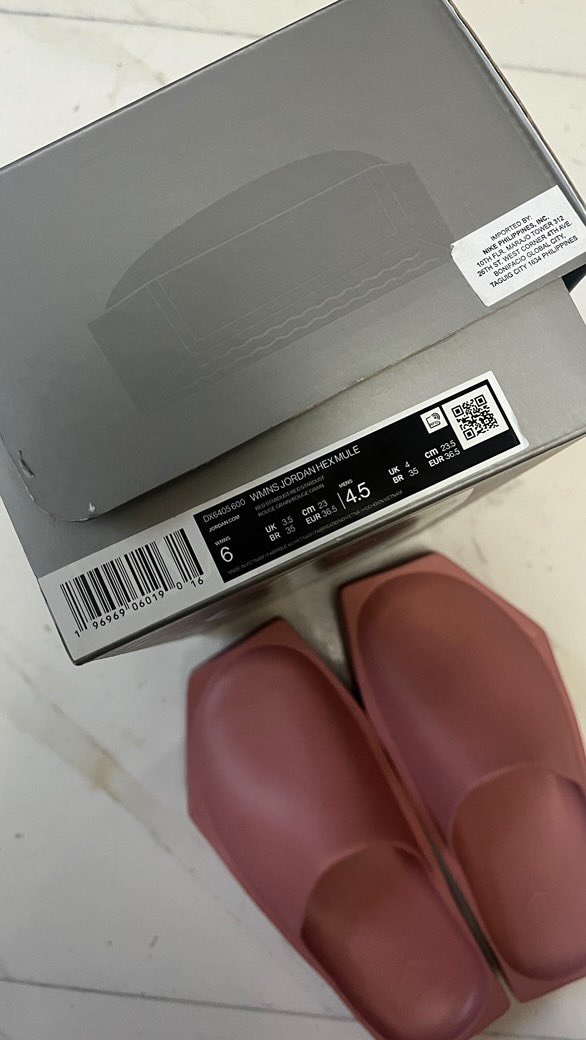 caretdeul's tweet photo. helping a friend | wts lfb 

nike jordan hex mule slides (size 6, eu: 36.5) - 1500
nike court vision low better shoes (size 6.5, eu: 37.5) - 3000

can sell for 4000 if buying both (still nego)
never used, only tried to fit the shoes

mop: gcash / gotyme / bpi
mod: sdd / jnt / lbc https://t.co/DBnW2S4hAV