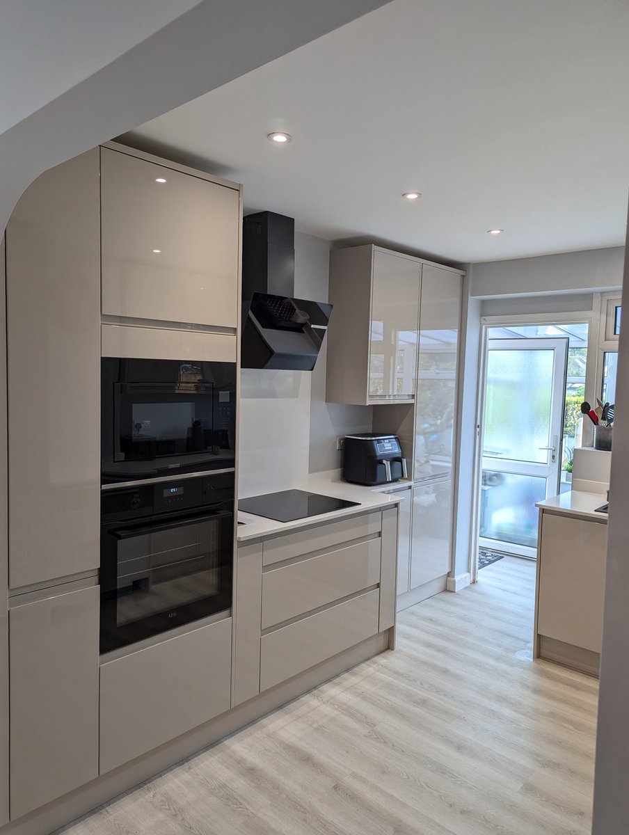 LtgBuilding's tweet photo. Kitchen installation in @wrexham supplied by @wickes #kitcheninstallers #wrexhamkitchenfitters #wrexham #chester #northwales #LTG #renovation https://t.co/1C46uvOn1x