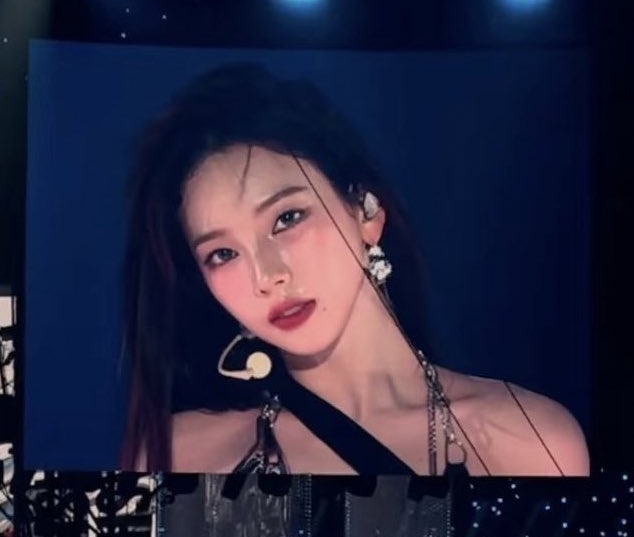 KARINA BIG SCREEN BEAUTY 🧎
