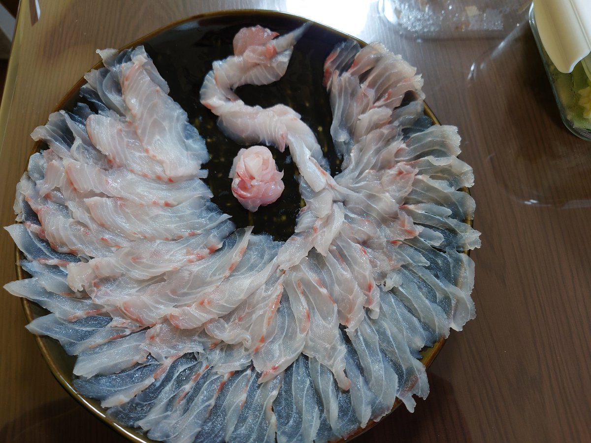 BobboaCrf's tweet photo. この前釣れたクロメジナを使って作った、刺身の鶴盛り🎉 https://t.co/Cta6kJdYem