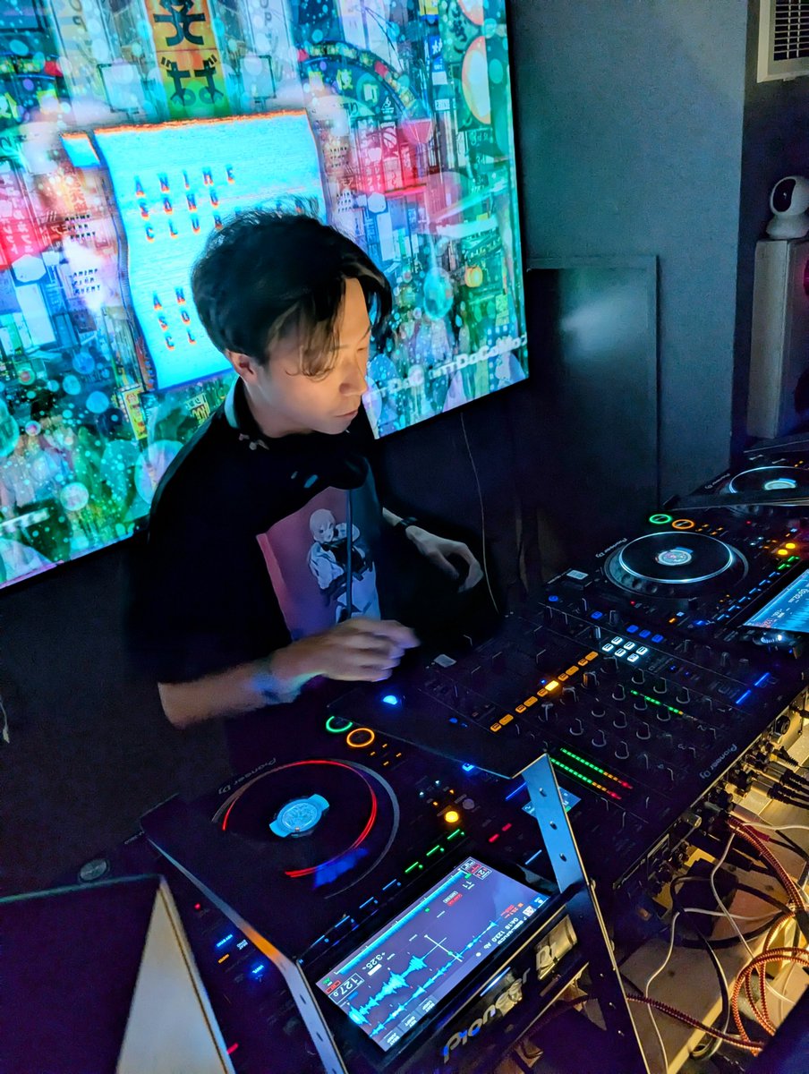 the_Meji's tweet photo. Yoswuくんの流す曲気持ち良すぎる〜
#AniHalf #アニハーフ https://t.co/O7XzTUebKH