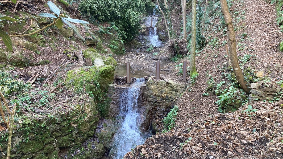 L'acqua scende copiosa in tutti i rii. Ph Rio dell'AcquaViva con briglie di regimazione idraulica. Nella parte superiore oggetto di interventi NBS grazie al Progetto Horizon 2020 Reconect che ha permesso anche l'installazione di un idrometro a Paraggi <a href="/H2020RECONECT/">RECONECT</a>