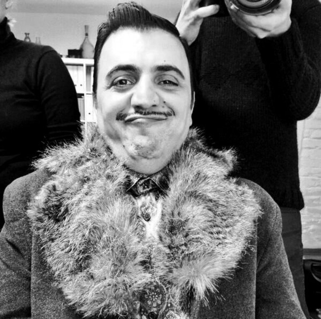 Bir varmış bir yokmuş..
Hepsi bir cümleye sığıyor. Eyvallah abi. Gülen yüzünden öperim🤍
