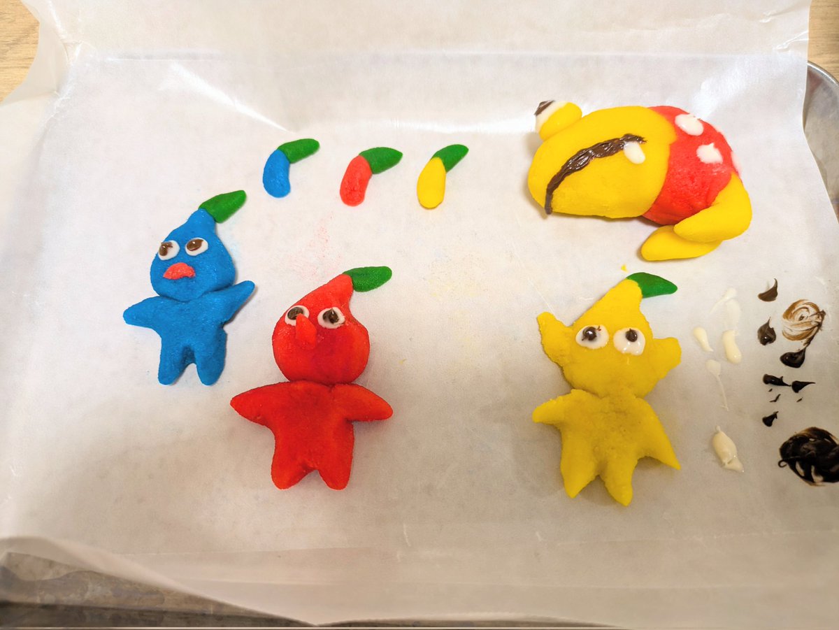 opinpin0902's tweet photo. 1日遅れだけどホワイトデーにピクミンがすきな嫁のためにピクミンチーズケーキ作ったけどなんかピクミンじゃない人たちできた🍃
まあがんばったしええか https://t.co/eLP0X5iqQF