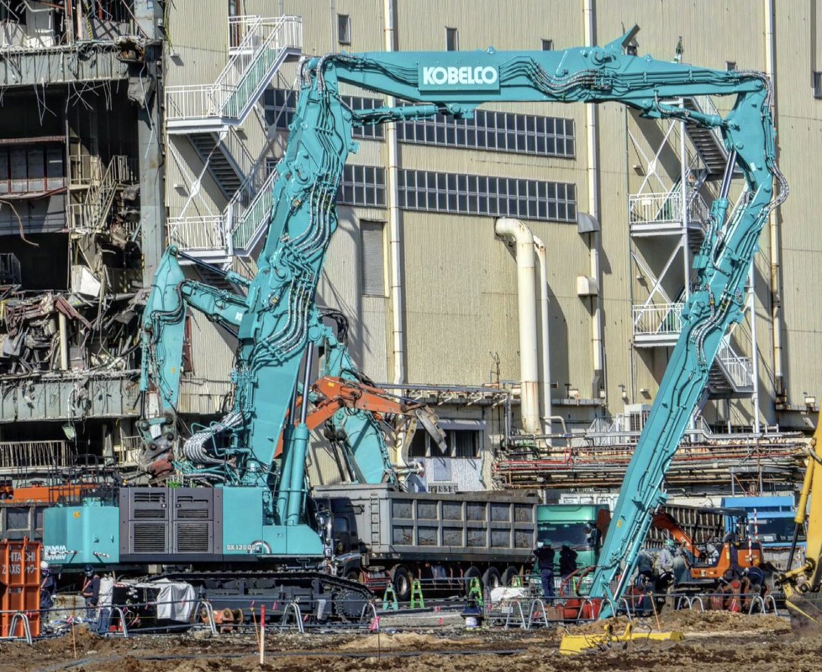 _ZAXIS1000K_'s tweet photo. KOBELCO SK1300DLC-10 https://t.co/63GkTVlBpo