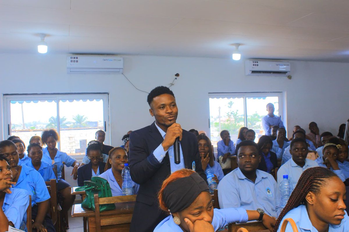 ANMAPS_Gabon's tweet image. Nos équipes ont échangé avec les étudiants d’#ESSIG, #USIA et #UPSS sur les dangers des médicaments détournés et des drogues en milieu scolaire. Une mobilisation essentielle pour protéger notre jeunesse ! 
#StopMédicamentsDétournés #ÉducationSansDrogue #Gabon