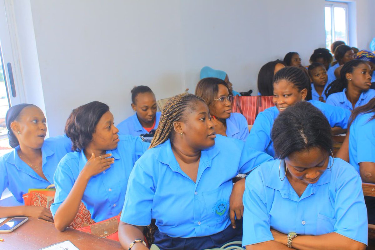 ANMAPS_Gabon's tweet image. Nos équipes ont échangé avec les étudiants d’#ESSIG, #USIA et #UPSS sur les dangers des médicaments détournés et des drogues en milieu scolaire. Une mobilisation essentielle pour protéger notre jeunesse ! 
#StopMédicamentsDétournés #ÉducationSansDrogue #Gabon